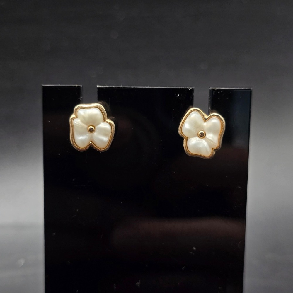Avon 1981 Sea Treasure Stud Earrings Faux Pearl Flowers Pierced Vintage